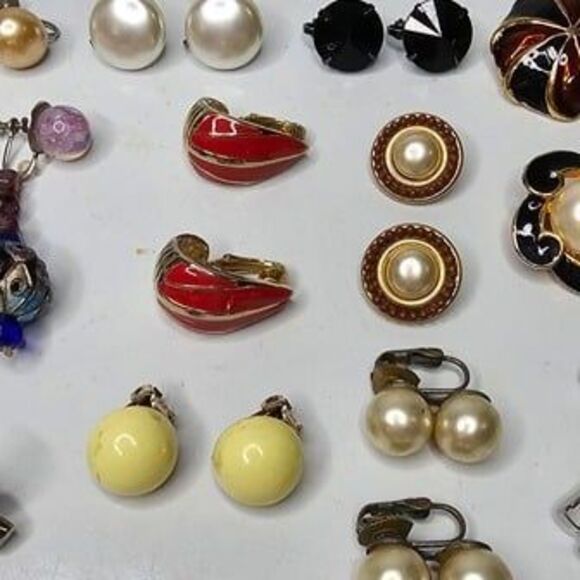 12 Pairs Clip-On Screw Back Vintage Earrings - Picture 3 of 4